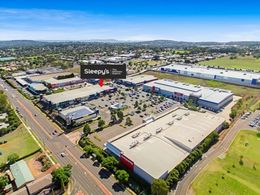 Sleepy's Toowoomba - Prime position in Toowoomba's Premier Homemaker Centre