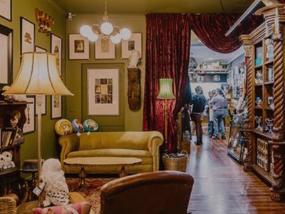 magic-themed-merchandise-shop-4