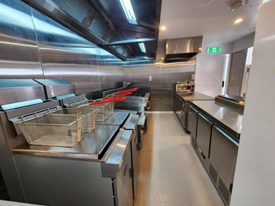 ideally-located-restaurant-cafe-bar-1