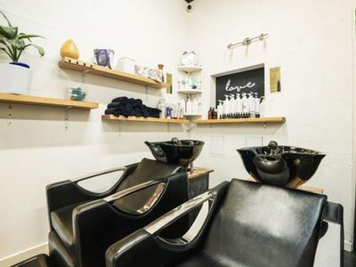 organic-and-sustainable-hair-salon-7