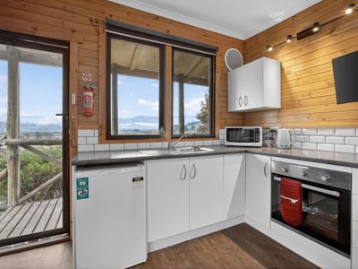 fhgc-tasmanian-accommodation-a1-presentation-spectacular-views-10-roi-6-cabins-2-7