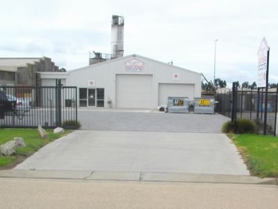 garage-door-suppliers-and-fitters-handyman-easy-to-learn-1