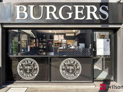 iconic-burgers-takeaway-and-eat-in-licensed-5
