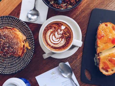 hole-in-the-wall-caf-233-with-cult-bagel-brand-delivery-platforms-amp-growth-po-4