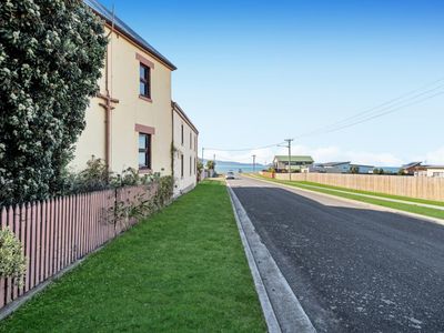 magnificent-water-views-character-heritage-building-7br-ensuite-home-or-busines-3