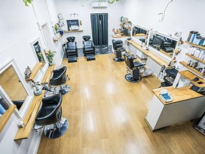 organic-and-sustainable-hair-salon-8
