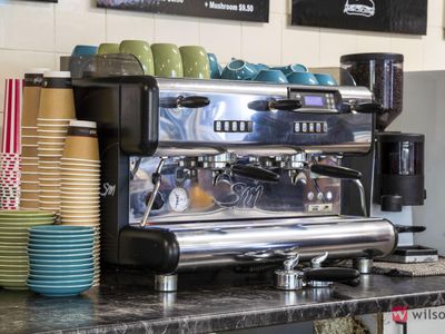 thriving-takeaway-cafe-in-busy-retail-industrial-homemaker-centre-3