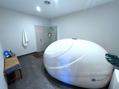 5-consulting-rooms-and-2-x-floatation-pods-at-door-of-hope-ideal-premises-with-2