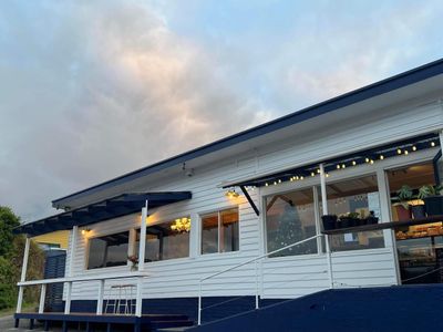 absolute-scenic-waterfront-fully-licensed-cafe-restaurant-amp-1br-studio-high-8