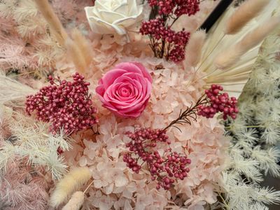 hole-in-the-wall-florist-thousands-walking-past-daily-mas217-0