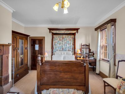 magnificent-water-views-character-heritage-building-7br-ensuite-home-or-busines-6