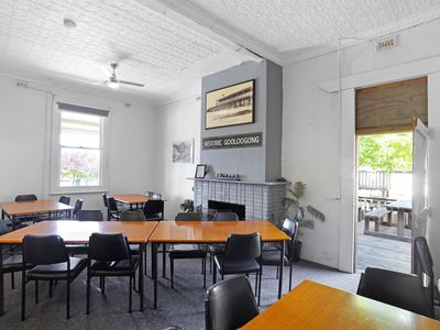 freehold-premises-hotel-business-10-accomodation-rooms-3-shops-5