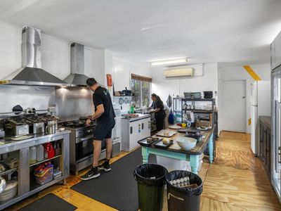 this-corner-cafe-is-big-bright-and-located-with-very-high-exposure-6