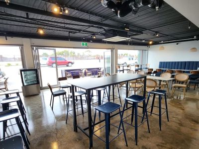 ideally-located-restaurant-cafe-bar-1