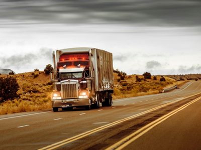 under-contract-niche-enclosed-trailer-logistics-business-asset-backed-profi-1
