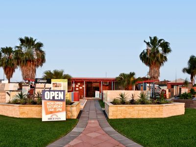 gladstone-brick-sales-and-landscaping-supplies-business-and-property-0