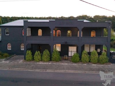 extraordinary-opportunity-renovated-10-room-hotel-or-residence-wine-bar-1