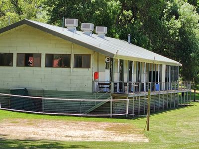 group-accommodation-resort-caravan-park-general-store-fuel-complete-off-8