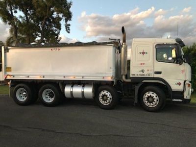tip-truck-operating-in-the-toowoomba-area-0