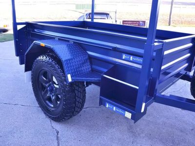 trailer-manufacturer-custom-engineering-established-35-years-0