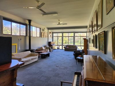 complete-off-grid-town-group-accommodation-caravan-park-general-store-fue-4