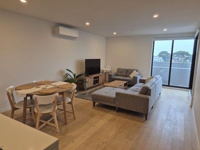 freehold-property-high-performing-airbnb-business-modern-2-bedroom-apartment-1