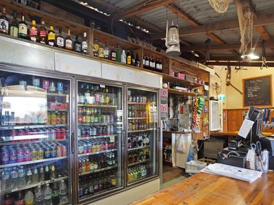 freehold-premises-hotel-business-10-accomodation-rooms-3-shops-3