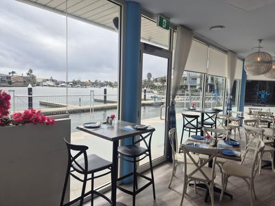 sensational-waterfront-restaurant-amp-bar-150-000-fit-out-chattel-sale-only-5
