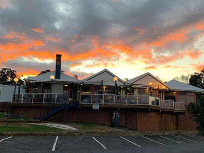 l-hold-beauty-point-waterfront-hotel-glorious-river-views-20-pokies-all-income-s-0