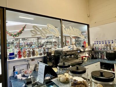 long-established-fully-licensed-libby-39-s-cafe-in-hub-arcade-t-o-7-300-per-week-4