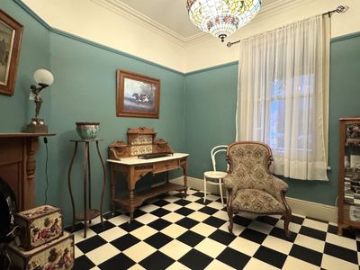 fhgc-aus-post-profitable-lifestyle-business-inc-3br-home-and-studio-work-mon-to-7