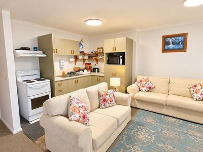 sea-change-east-coast-tasmania-7-holiday-ensuite-rooms-3-br-owners-home-restau-5