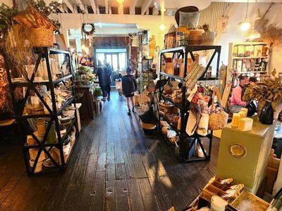 highly-successful-blooming-deloraine-floristry-high-turn-over-o-o-75-000-sav-2