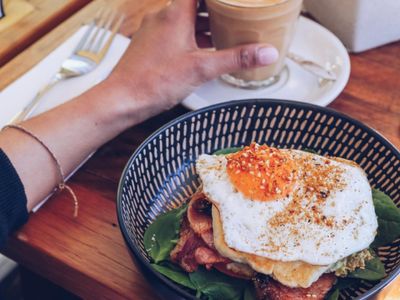 hole-in-the-wall-caf-233-with-cult-bagel-brand-delivery-platforms-amp-growth-po-0