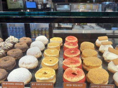 specialty-donut-and-coffee-franchise-kiosk-in-major-sutherland-shire-shopping-ce-3
