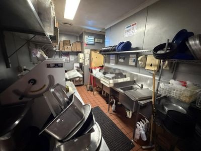 dominos-pizza-corinda-brisbane-low-rent-to-25-000-per-week-suit-owner-opera-4