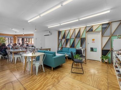 this-corner-cafe-is-big-bright-and-located-with-very-high-exposure-9