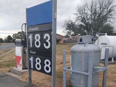 under-contract-poatina-freehold-service-station-55-000-sav-on-approx-1000m2-3