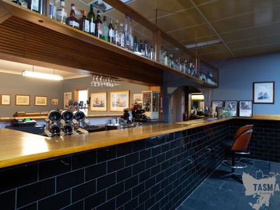 extraordinary-opportunity-renovated-10-room-hotel-or-residence-wine-bar-4