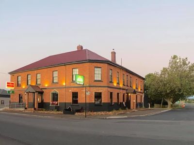 historic-country-hotel-business-food-keno-bar-asking-215-000-sav-long-lease-4