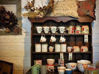 highly-successful-blooming-deloraine-floristry-high-turn-over-o-o-75-000-sav-4