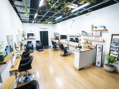 organic-and-sustainable-hair-salon-2