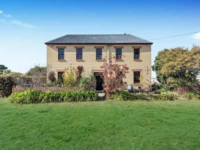 magnificent-water-views-character-heritage-building-7br-ensuite-home-or-busines-0