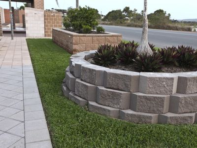 gladstone-brick-sales-and-landscaping-supplies-business-and-property-2