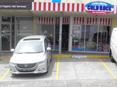 ice-cream-shop-with-the-cold-rock-business-model-2