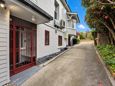 prime-location-residence-with-income-or-3-bnb-lets-stca-or-health-professional-7