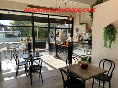boutique-cafe-with-3-bedroom-apartment-0