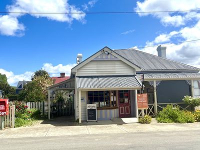 fhgc-aus-post-profitable-lifestyle-business-inc-3br-home-and-studio-work-mon-to-0