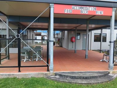 no-ingoing-modern-stylish-sophisticated-water-views-wild-rivers-escape-restaura-1