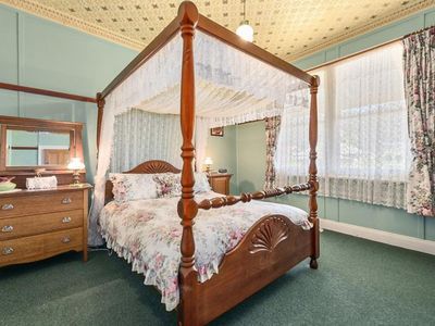 fully-furnished-2bdr-home-ideal-bnb-offers-over-295-000-2